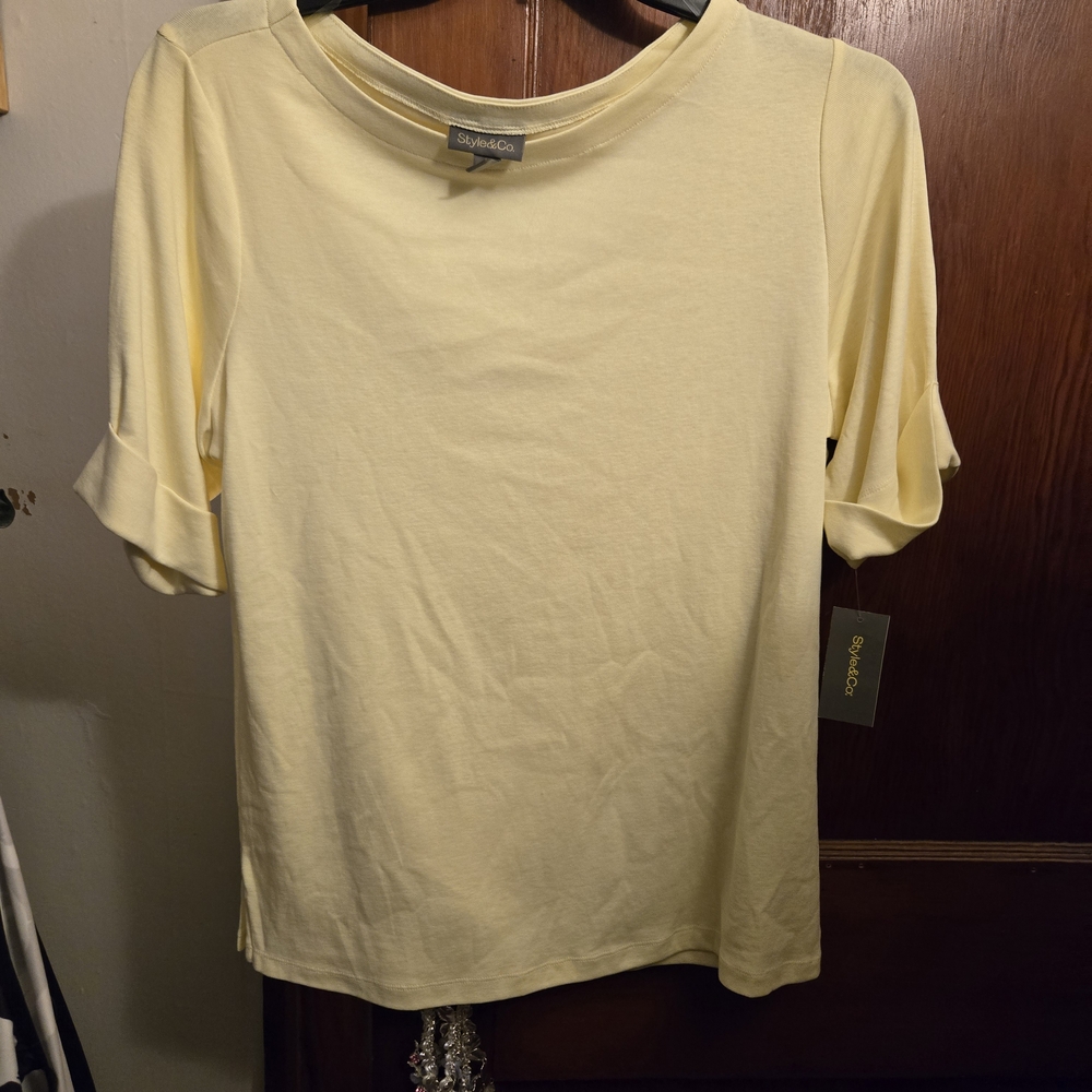 NWT Style & Co. Short Sleeve Crewneck Tee in Pale Yellow